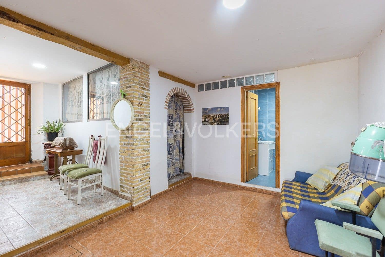 5 bedroom Villa for sale in Requena with garage - € 450,000 (Ref: 9080639)