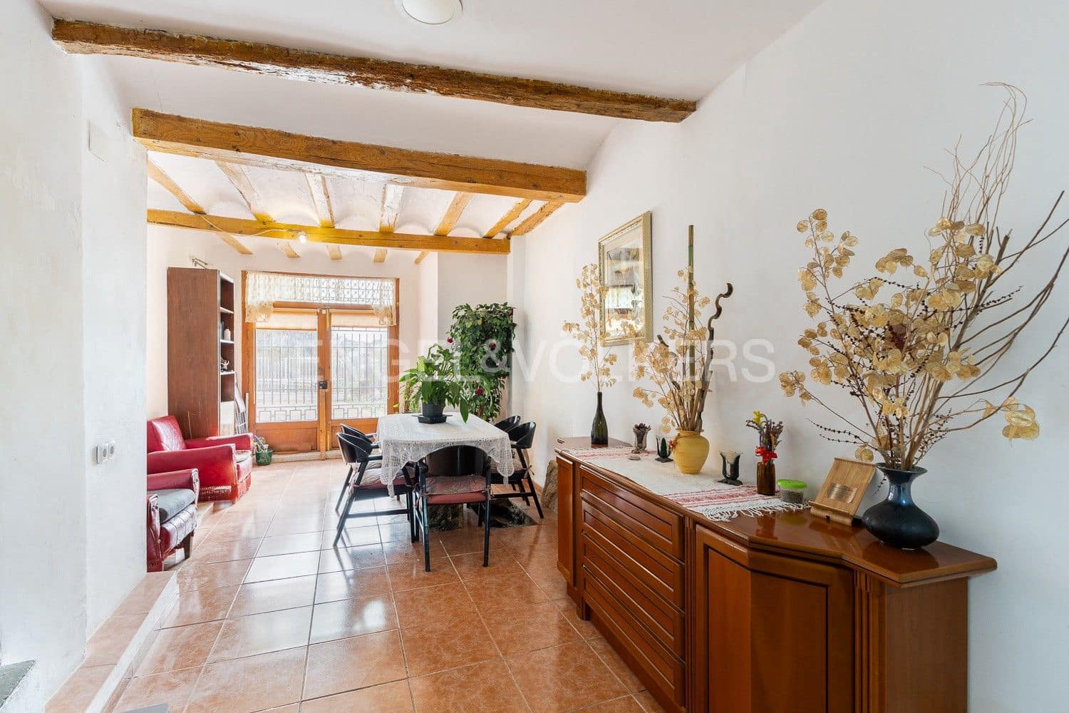 5 bedroom Villa for sale in Requena with garage - € 450,000 (Ref: 9080639)