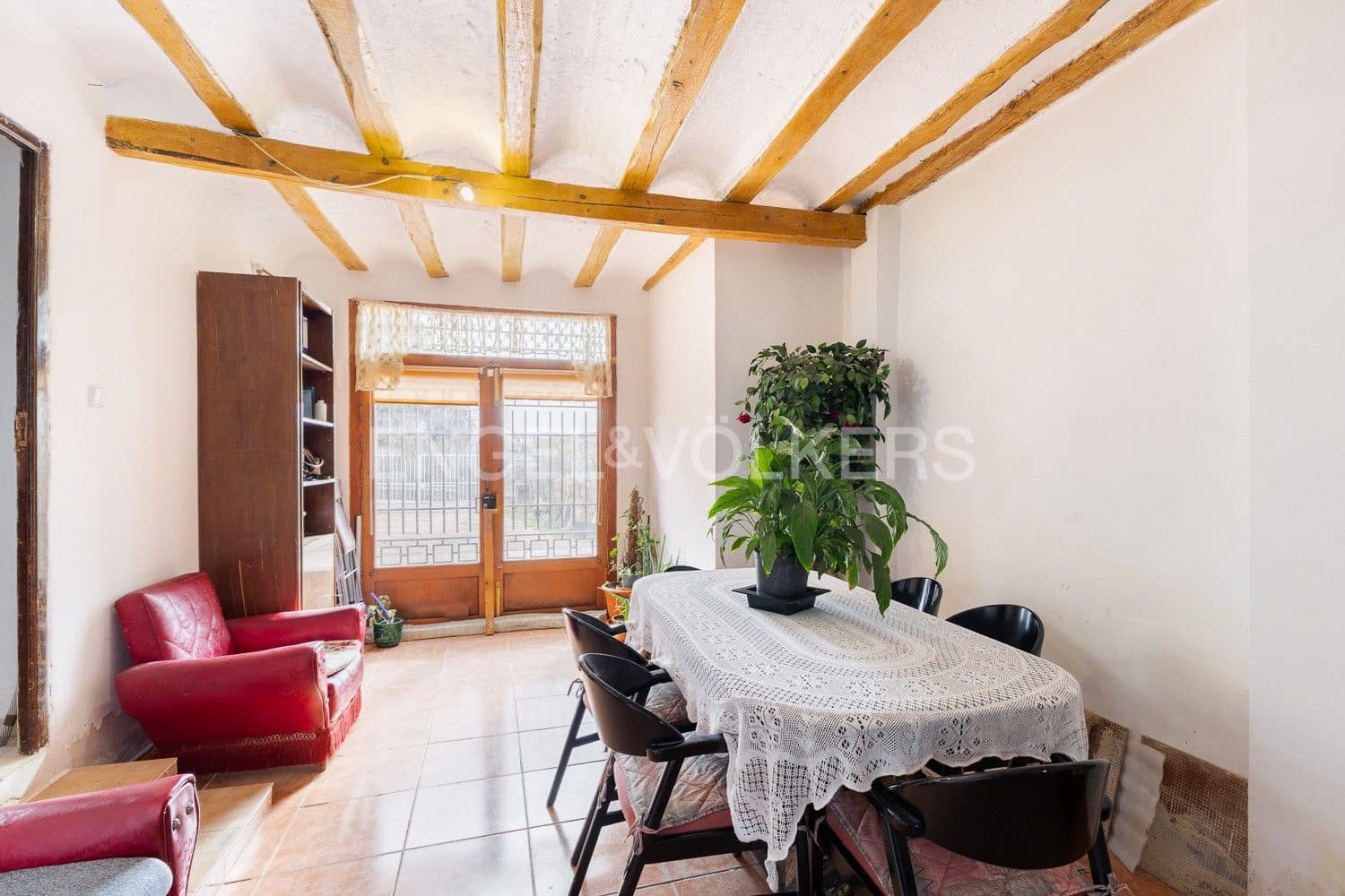 5 bedroom Villa for sale in Requena with garage - € 450,000 (Ref: 9080639)