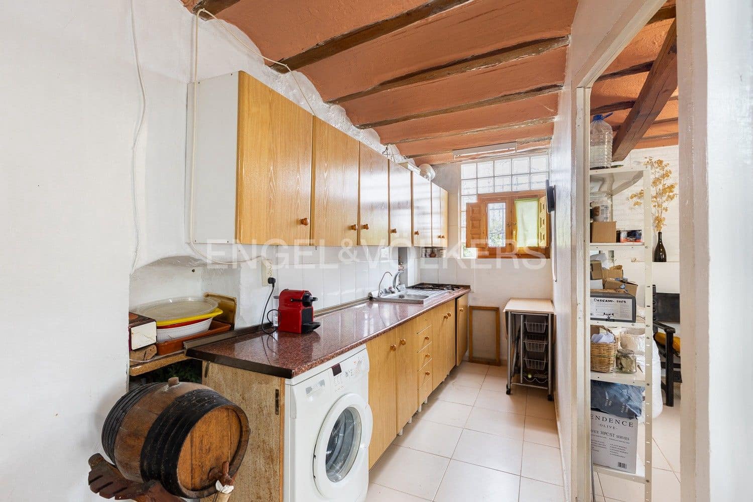 5 bedroom Villa for sale in Requena with garage - € 450,000 (Ref: 9080639)