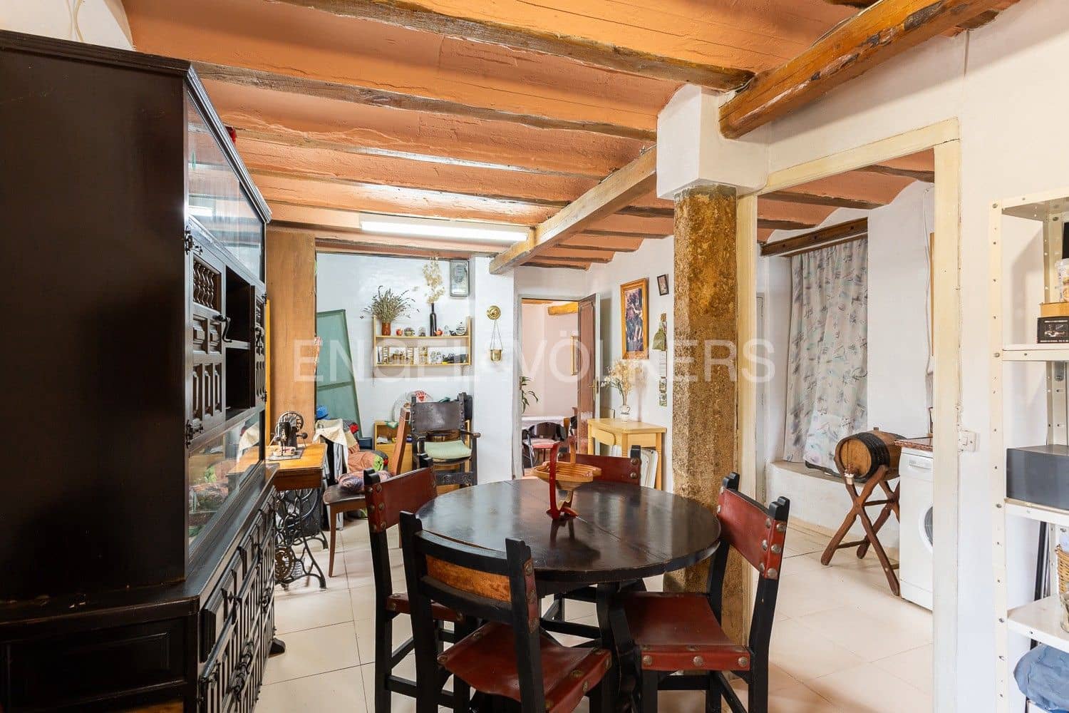 5 bedroom Villa for sale in Requena with garage - € 450,000 (Ref: 9080639)