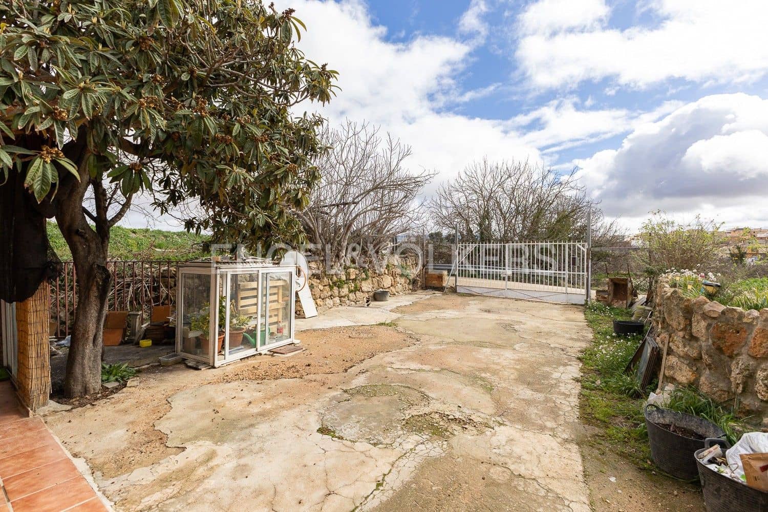 5 bedroom Villa for sale in Requena with garage - € 450,000 (Ref: 9080639)