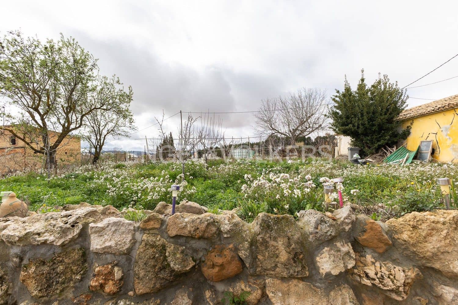 5 bedroom Villa for sale in Requena with garage - € 450,000 (Ref: 9080639)