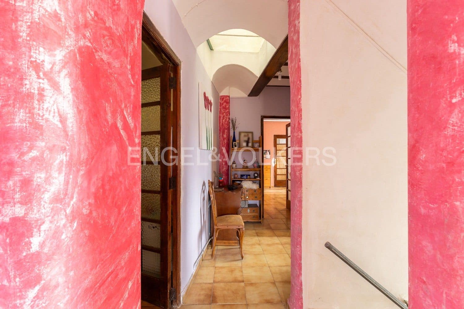 5 bedroom Villa for sale in Requena with garage - € 450,000 (Ref: 9080639)