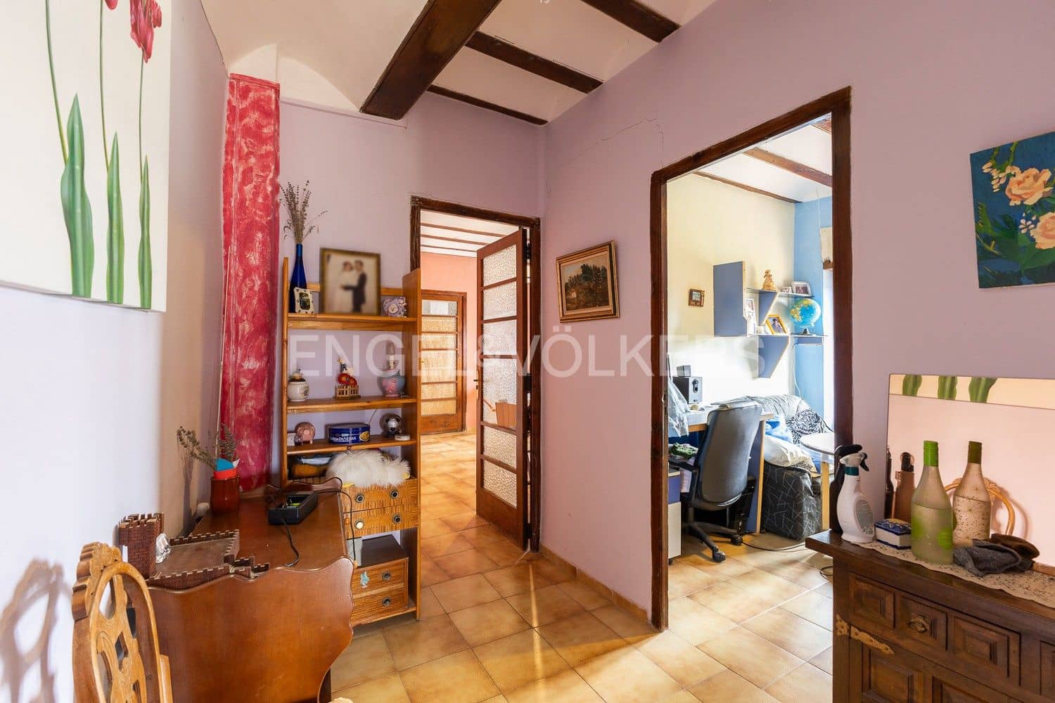5 bedroom Villa for sale in Requena with garage - € 450,000 (Ref: 9080639)