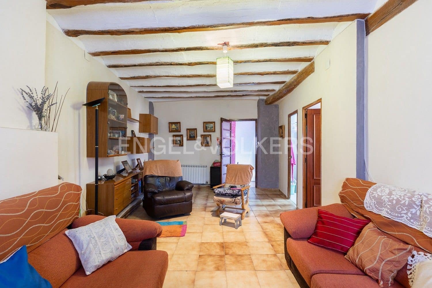 5 bedroom Villa for sale in Requena with garage - € 450,000 (Ref: 9080639)