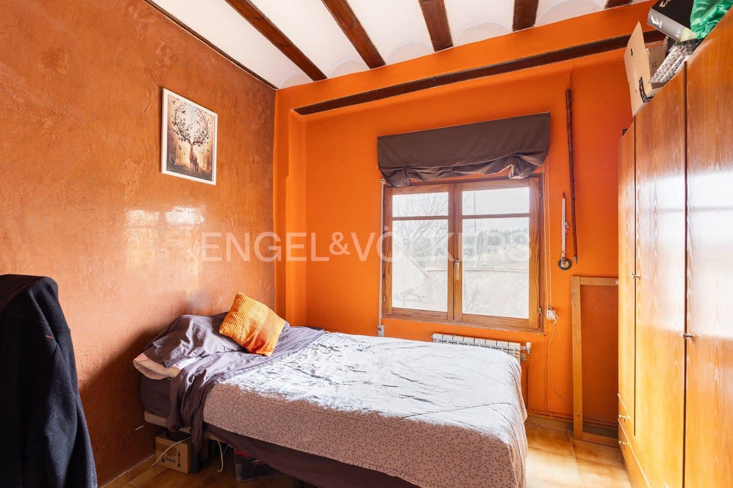 5 bedroom Villa for sale in Requena with garage - € 450,000 (Ref: 9080639)