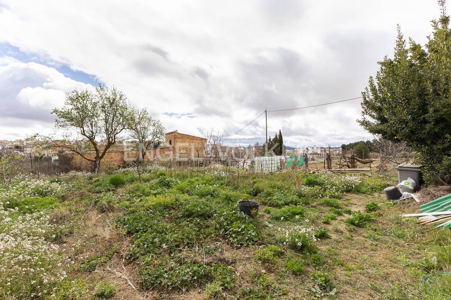 5 bedroom Villa for sale in Requena with garage - € 450,000 (Ref: 9080639)