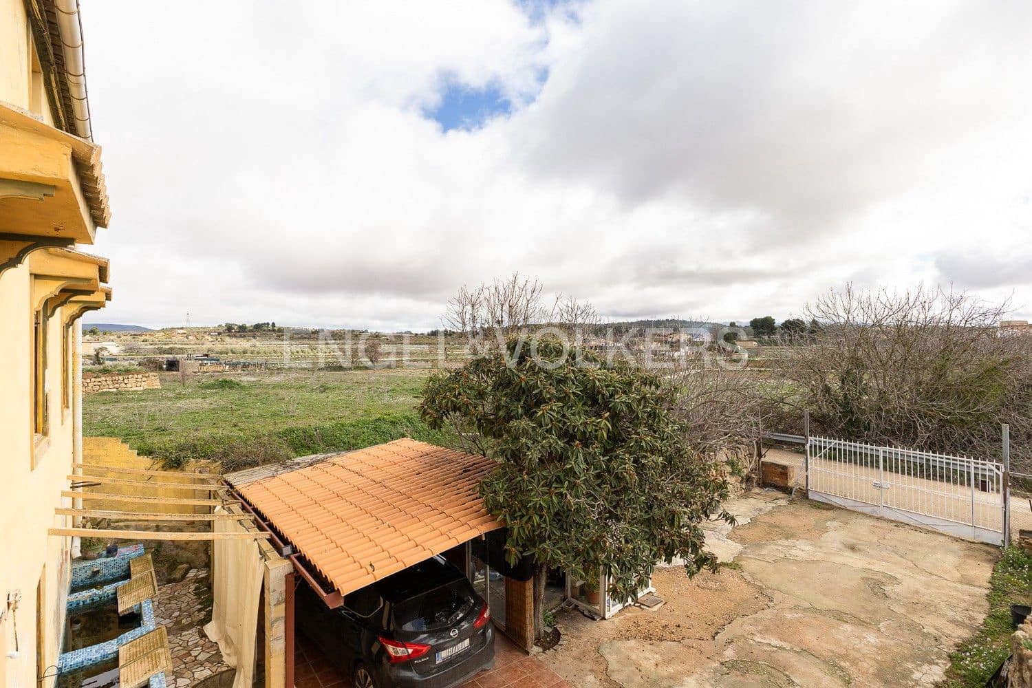 5 bedroom Villa for sale in Requena with garage - € 450,000 (Ref: 9080639)
