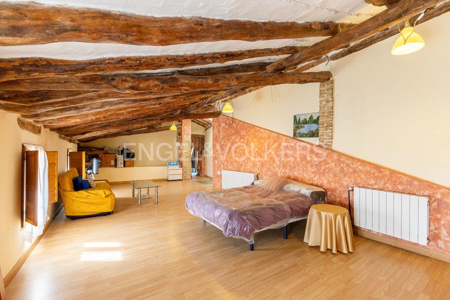 5 bedroom Villa for sale in Requena with garage - € 450,000 (Ref: 9080639)