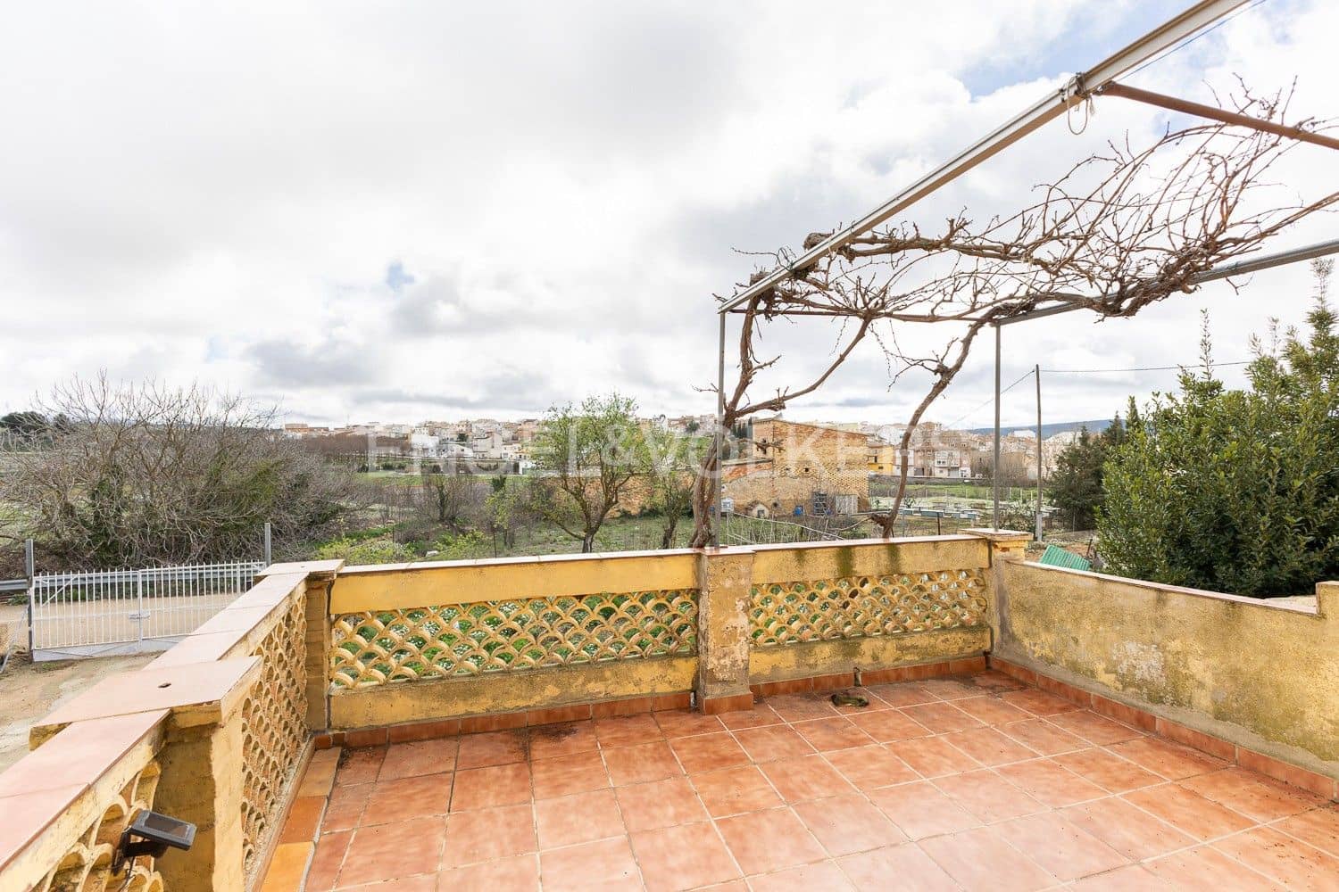 5 bedroom Villa for sale in Requena with garage - € 450,000 (Ref: 9080639)