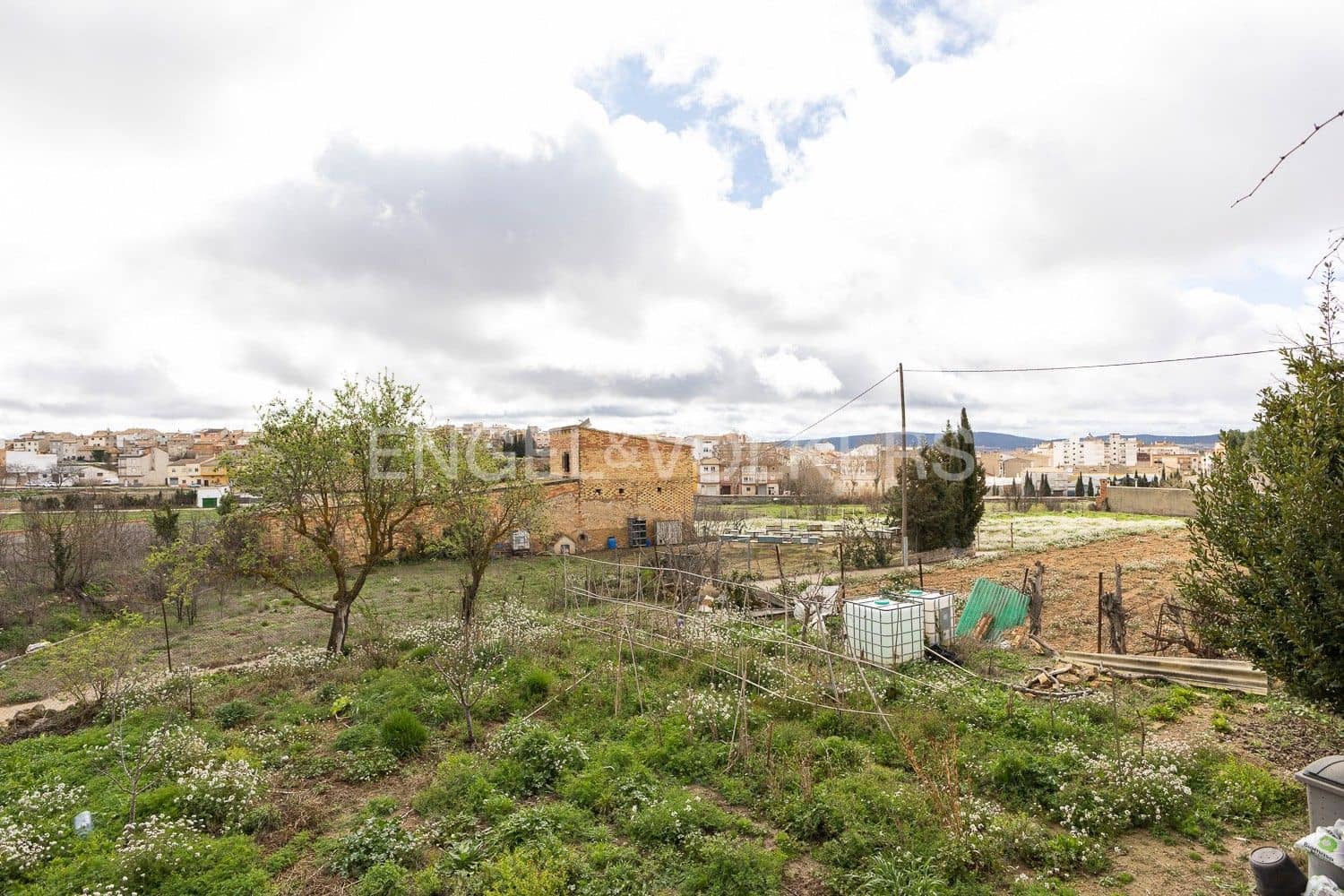 5 bedroom Villa for sale in Requena with garage - € 450,000 (Ref: 9080639)