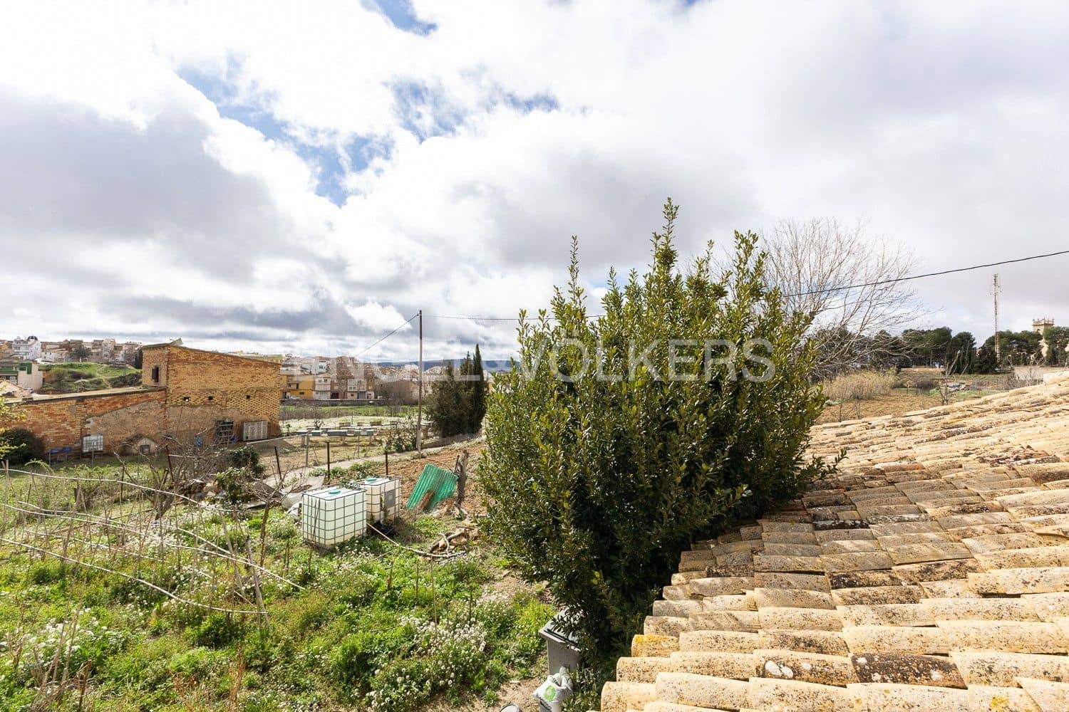 5 bedroom Villa for sale in Requena with garage - € 450,000 (Ref: 9080639)