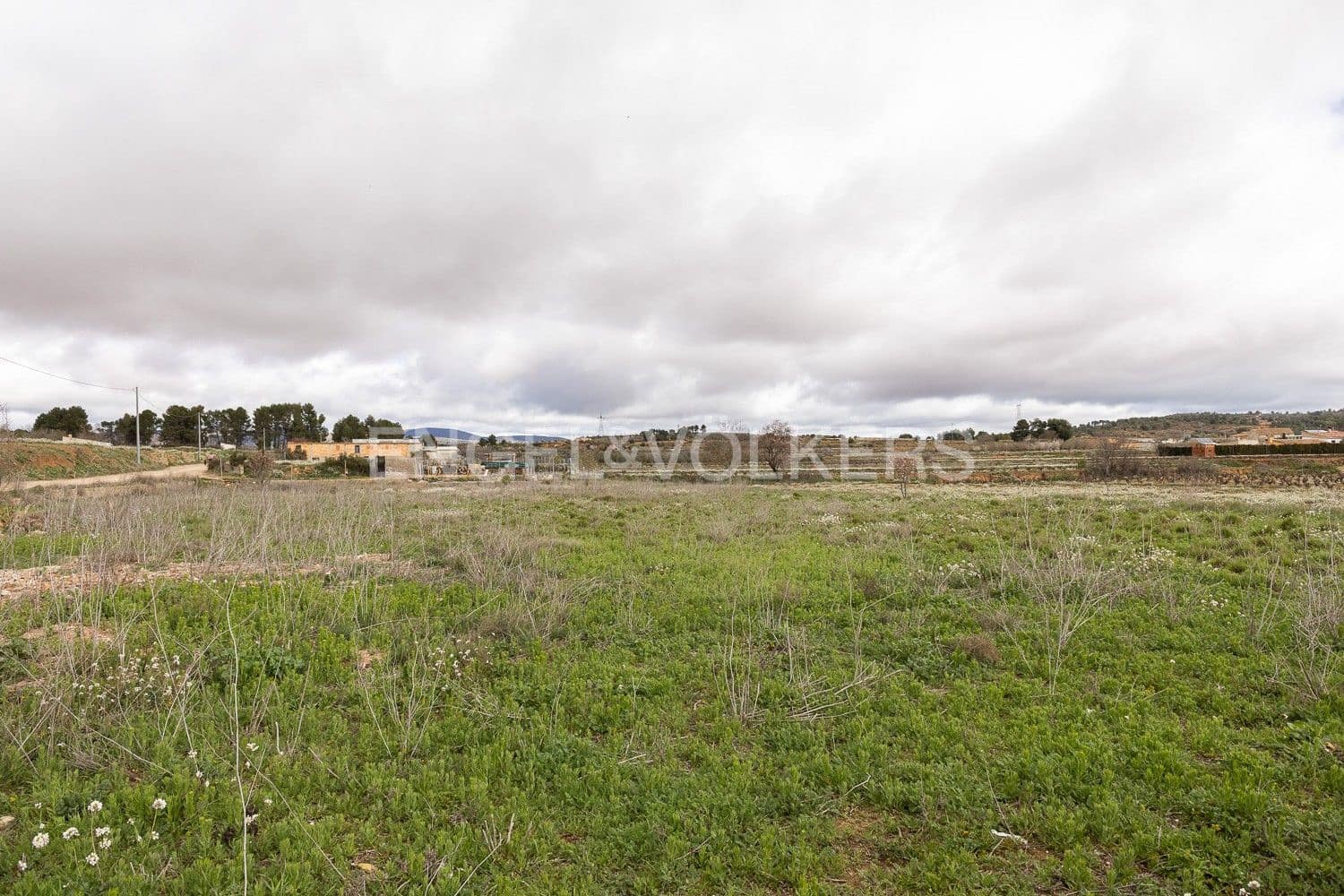 5 bedroom Villa for sale in Requena with garage - € 450,000 (Ref: 9080639)