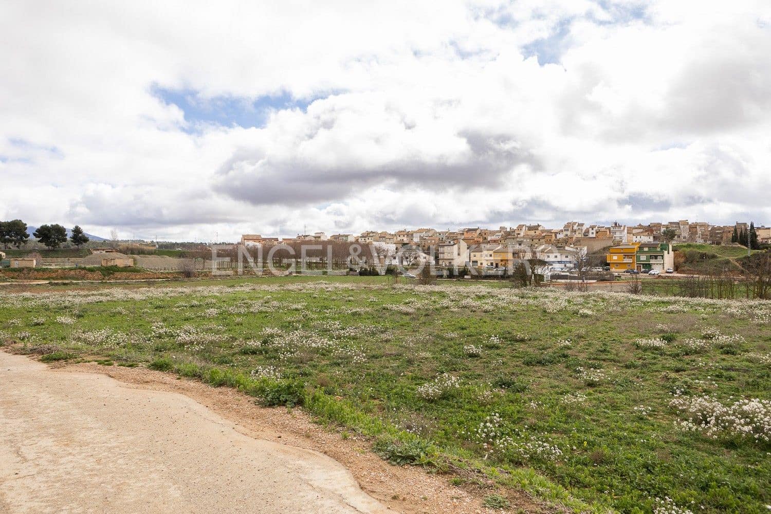 5 bedroom Villa for sale in Requena with garage - € 450,000 (Ref: 9080639)