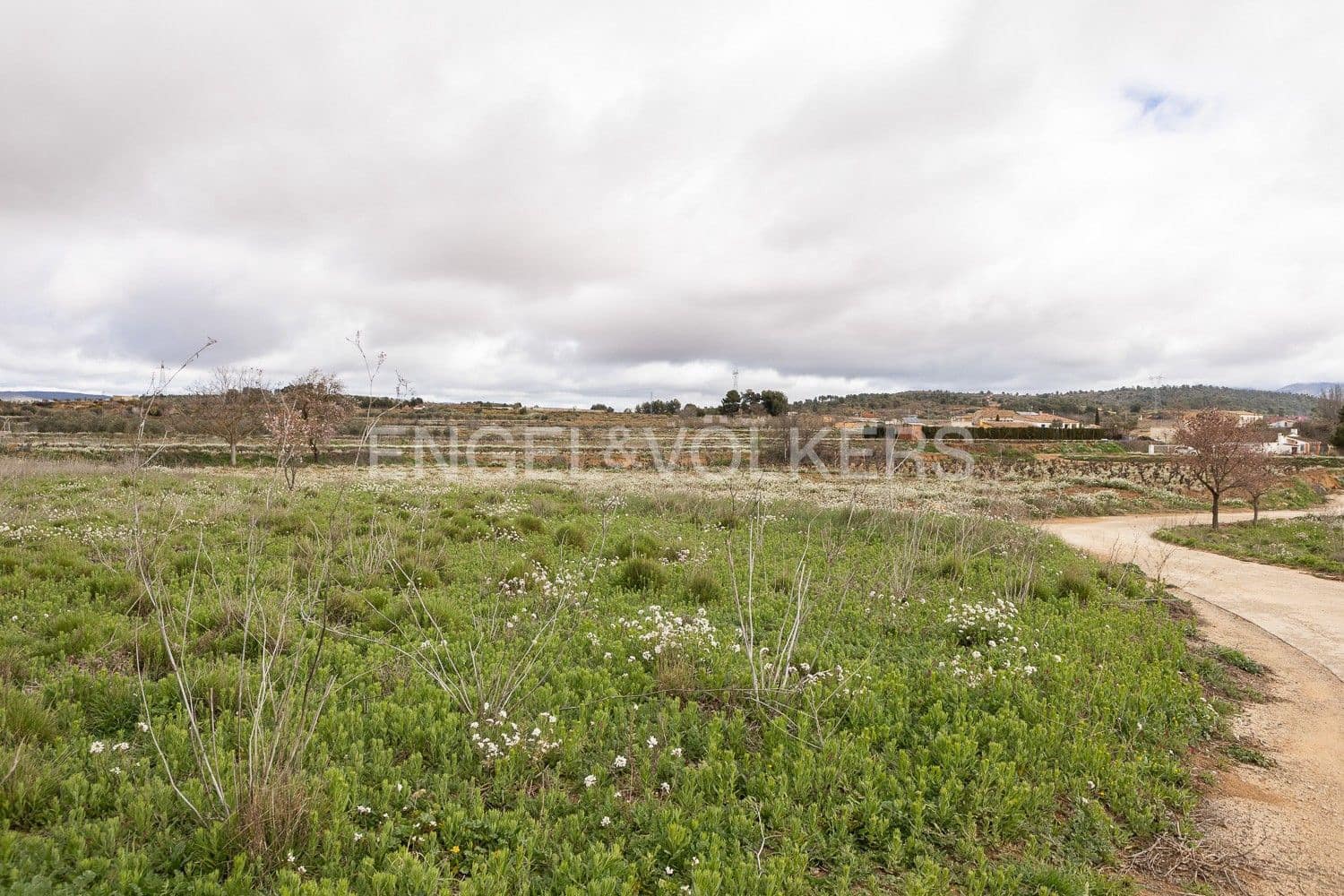 5 bedroom Villa for sale in Requena with garage - € 450,000 (Ref: 9080639)