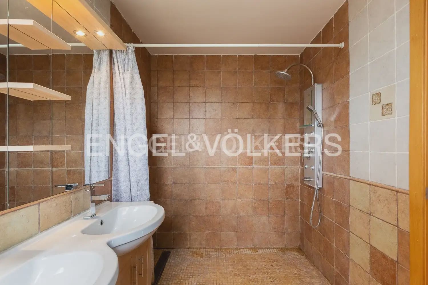 5 soverom Villa til salgs i Betera med svømmebasseng garasje - € 580 000 (Ref: 9080674)