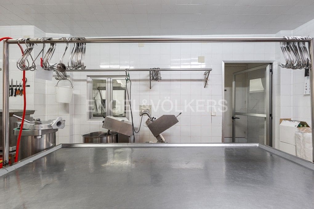 Local Comercial de 15 habitaciones en Alcublas en venta - 350.800 € (Ref: 9082434)