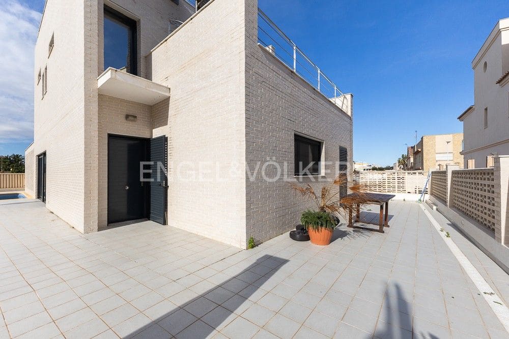 7 Zimmer Villa zu verkaufen in Cullera mit Pool Garage - 600.000 € (Ref: 9086613)