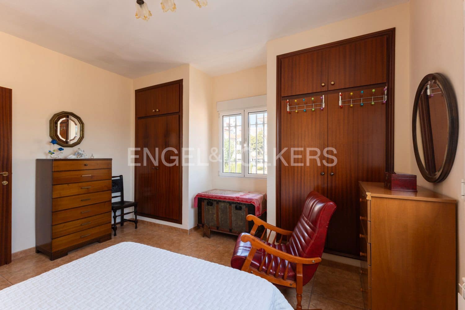 9 sypialnia Willa na sprzedaż w Oropesa  z basenem garażem - 595 000 € (Ref: 9093298)