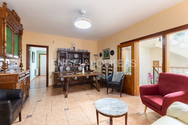 9 sypialnia Willa na sprzedaż w Oropesa  z basenem garażem - 595 000 € (Ref: 9093298)