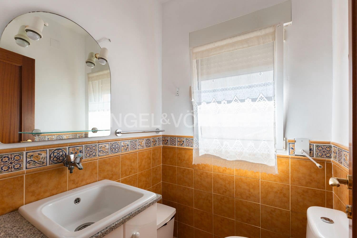 9 sypialnia Willa na sprzedaż w Oropesa  z basenem garażem - 595 000 € (Ref: 9093298)
