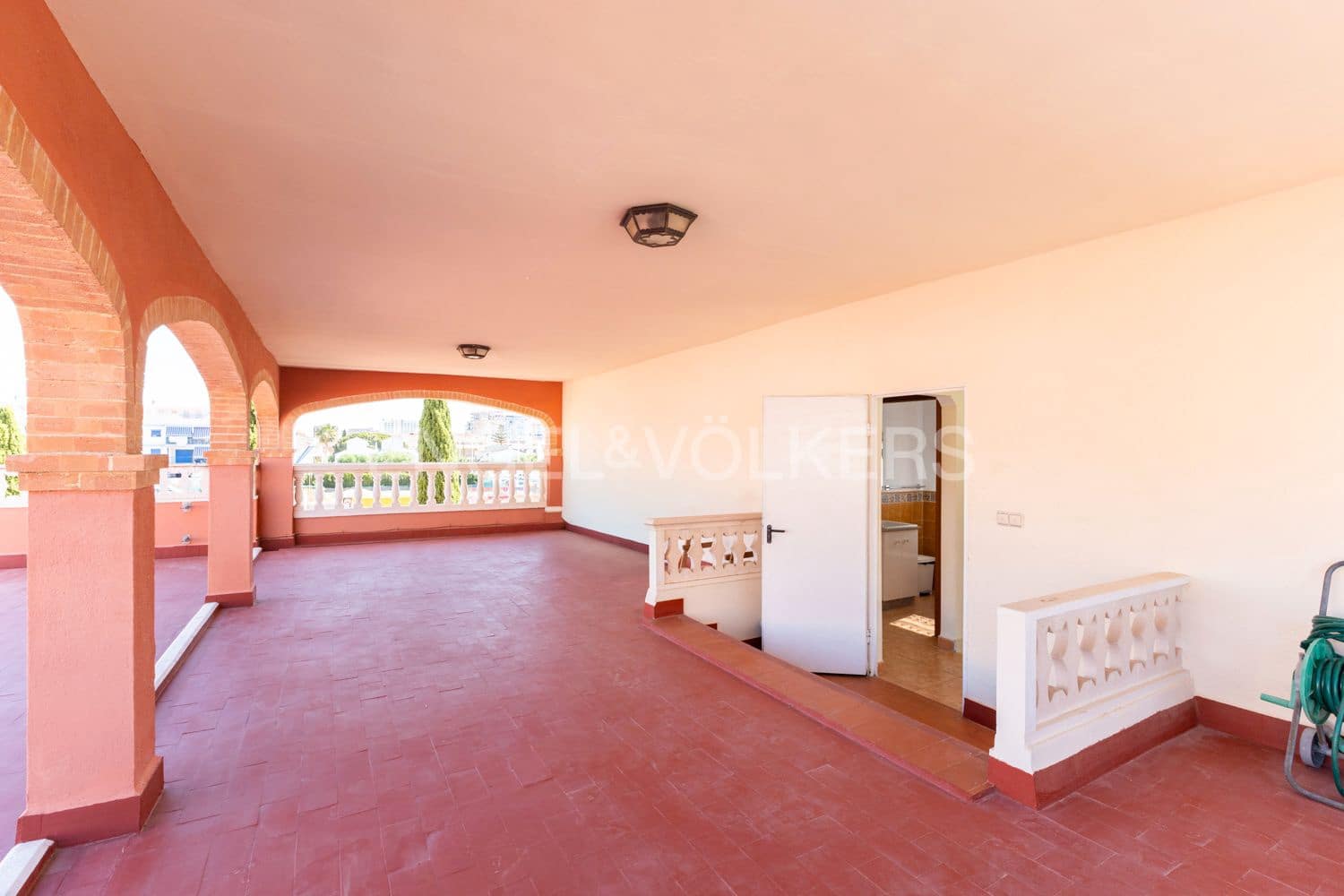 9 sypialnia Willa na sprzedaż w Oropesa  z basenem garażem - 595 000 € (Ref: 9093298)
