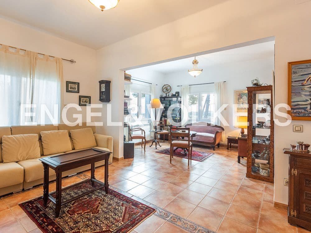8 bedroom Villa for sale in Calig with pool garage - € 790,000 (Ref: 9099414)
