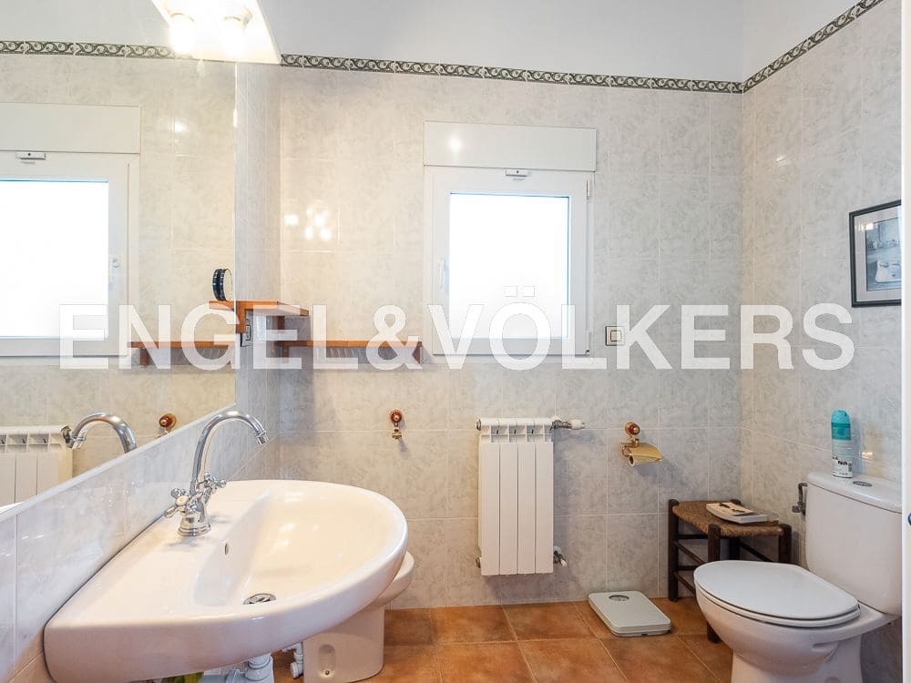 8 bedroom Villa for sale in Calig with pool garage - € 790,000 (Ref: 9099414)