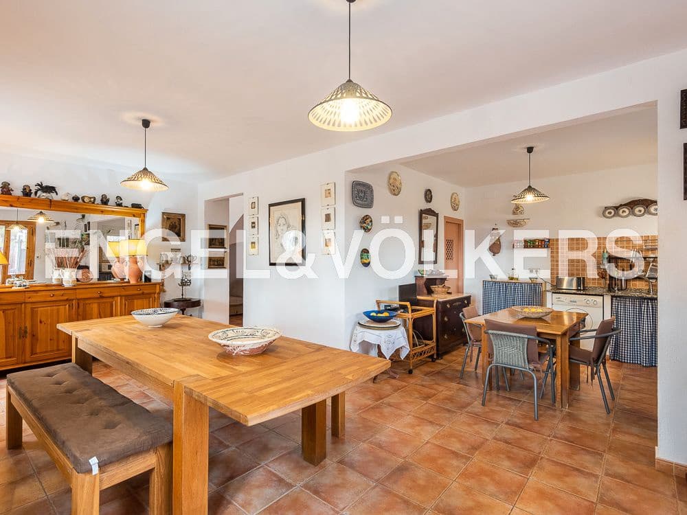 8 bedroom Villa for sale in Calig with pool garage - € 790,000 (Ref: 9099414)