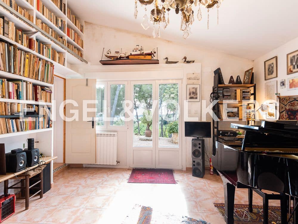 8 bedroom Villa for sale in Calig with pool garage - € 790,000 (Ref: 9099414)