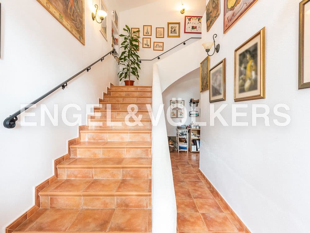 8 bedroom Villa for sale in Calig with pool garage - € 790,000 (Ref: 9099414)