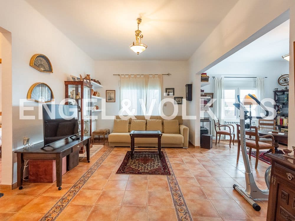 8 bedroom Villa for sale in Calig with pool garage - € 790,000 (Ref: 9099414)