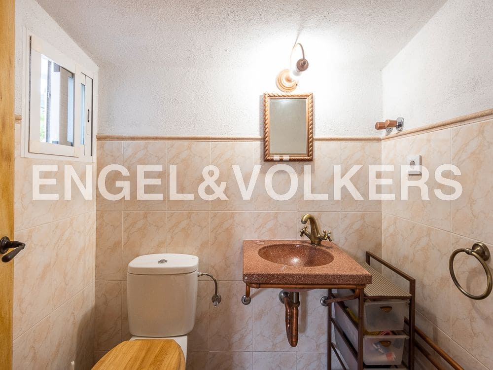 8 bedroom Villa for sale in Calig with pool garage - € 790,000 (Ref: 9099414)