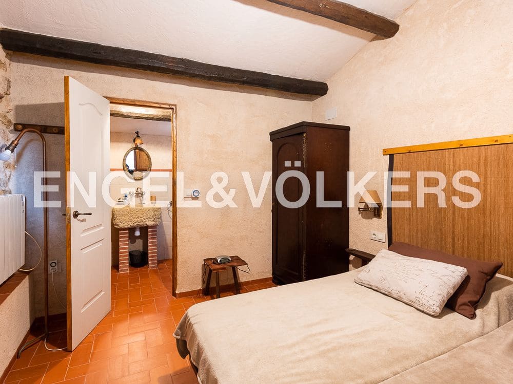 8 bedroom Villa for sale in Calig with pool garage - € 790,000 (Ref: 9099414)