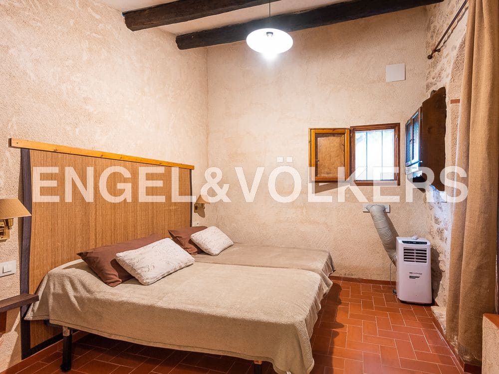 8 bedroom Villa for sale in Calig with pool garage - € 790,000 (Ref: 9099414)