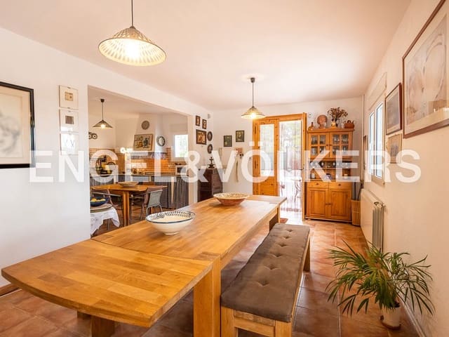 8 bedroom Villa for sale in Càlig with pool garage - € 790,000 (Ref: 9099414)