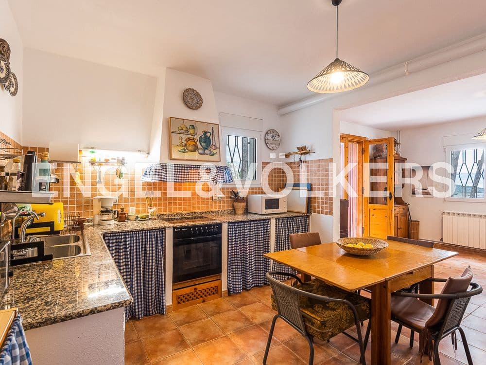 8 bedroom Villa for sale in Calig with pool garage - € 790,000 (Ref: 9099414)