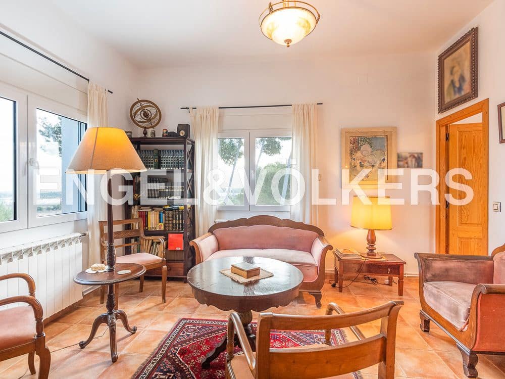 8 bedroom Villa for sale in Calig with pool garage - € 790,000 (Ref: 9099414)