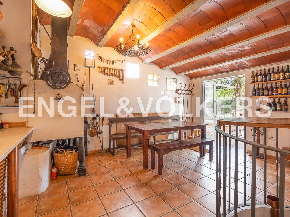 8 bedroom Villa for sale in Calig with pool garage - € 790,000 (Ref: 9099414)