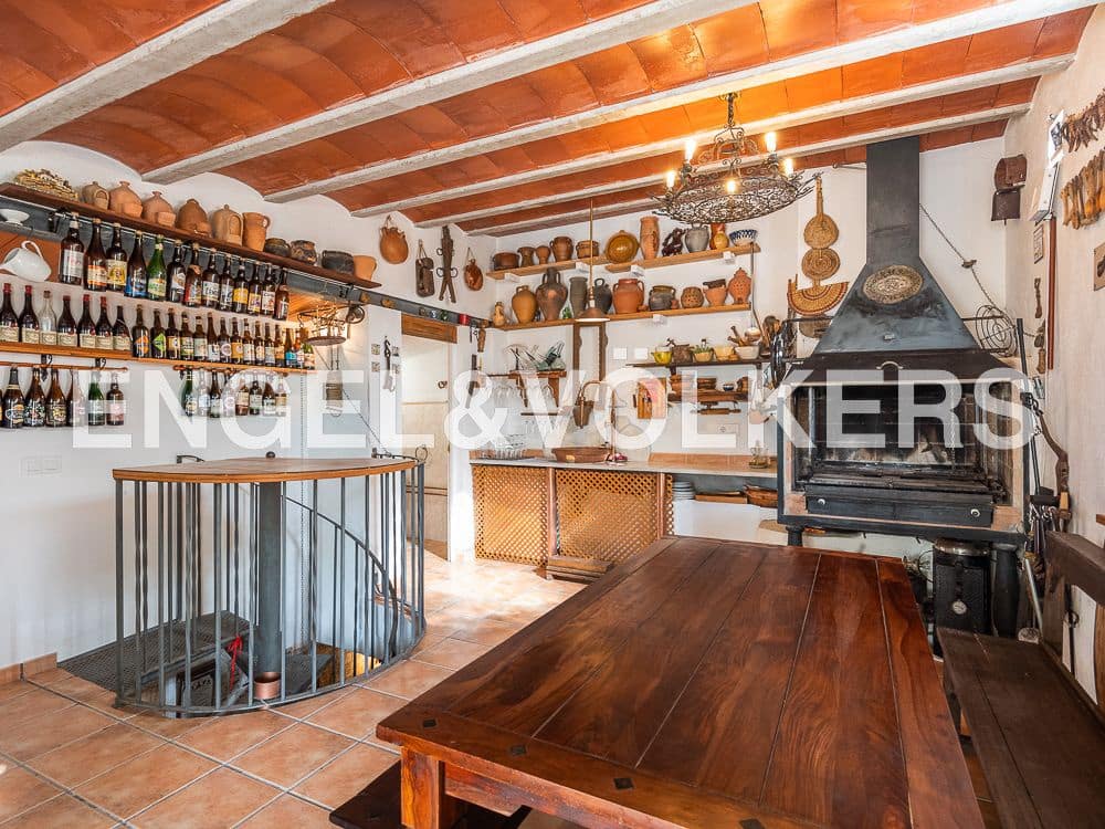 8 bedroom Villa for sale in Calig with pool garage - € 790,000 (Ref: 9099414)