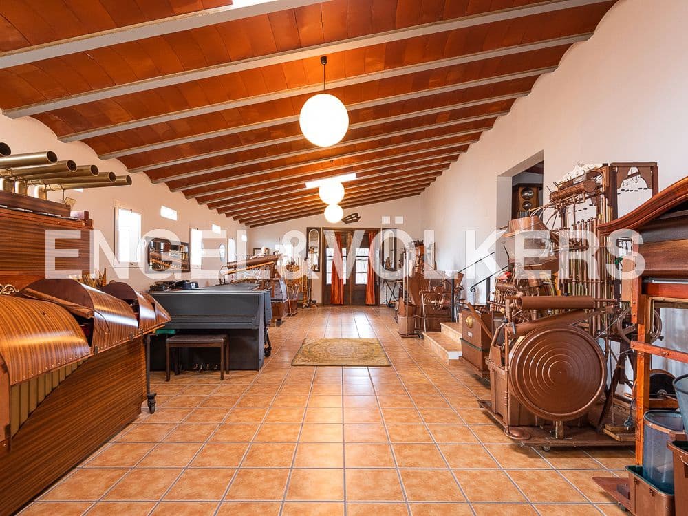 8 bedroom Villa for sale in Calig with pool garage - € 790,000 (Ref: 9099414)