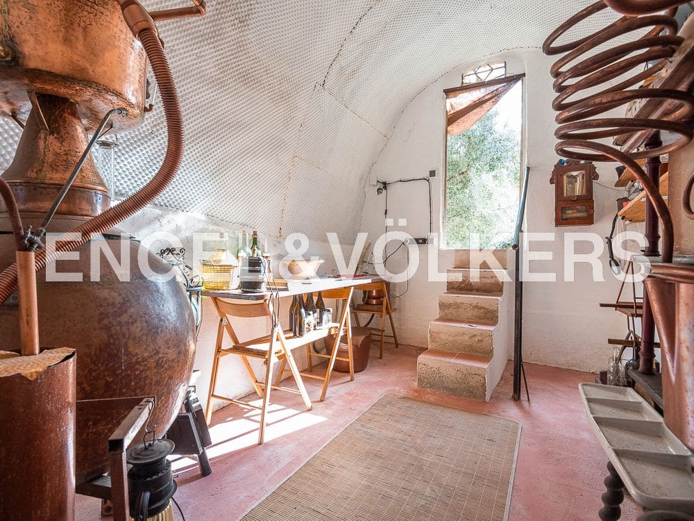 8 bedroom Villa for sale in Calig with pool garage - € 790,000 (Ref: 9099414)