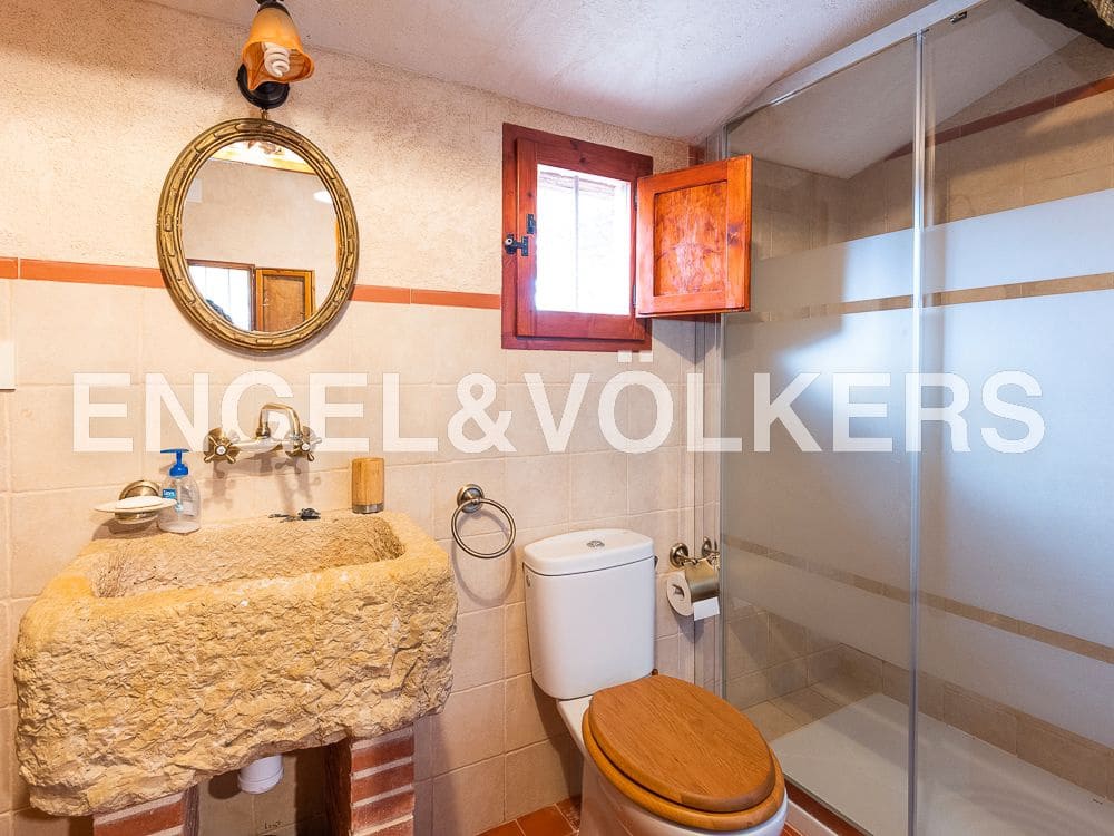8 bedroom Villa for sale in Calig with pool garage - € 790,000 (Ref: 9099414)