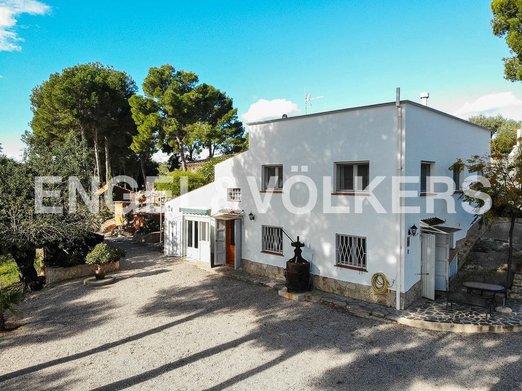 8 bedroom Villa for sale in Calig with pool garage - € 790,000 (Ref: 9099414)