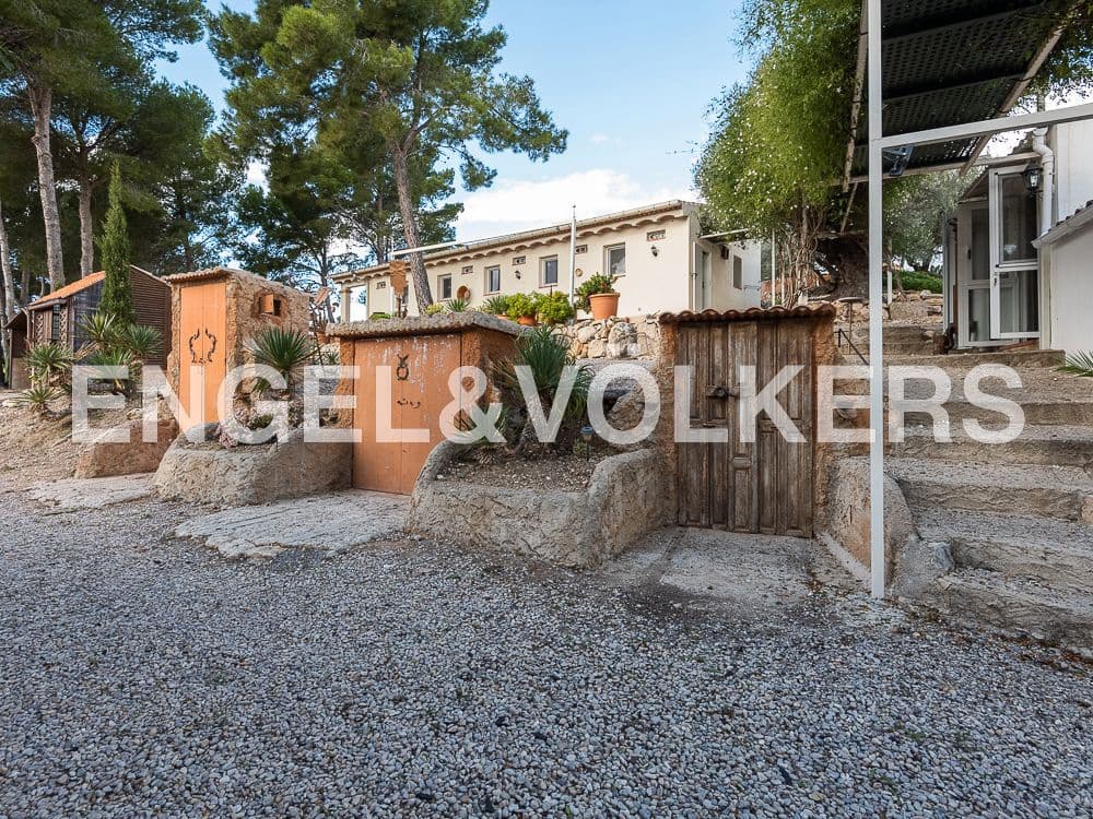 8 bedroom Villa for sale in Calig with pool garage - € 790,000 (Ref: 9099414)