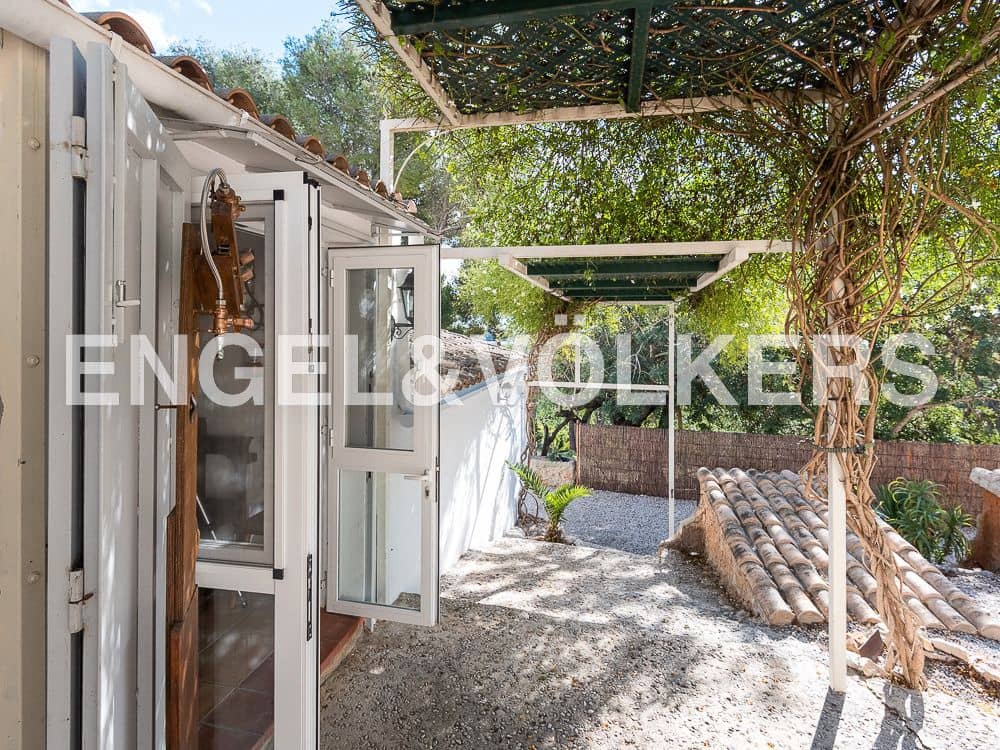 8 bedroom Villa for sale in Calig with pool garage - € 790,000 (Ref: 9099414)
