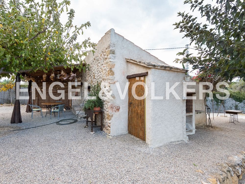 8 bedroom Villa for sale in Calig with pool garage - € 790,000 (Ref: 9099414)