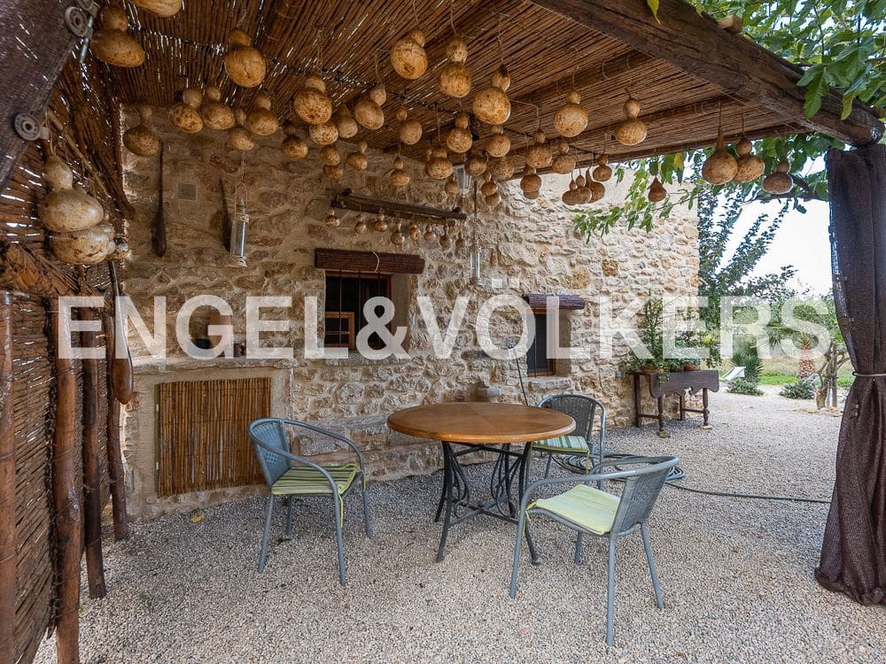 8 bedroom Villa for sale in Calig with pool garage - € 790,000 (Ref: 9099414)