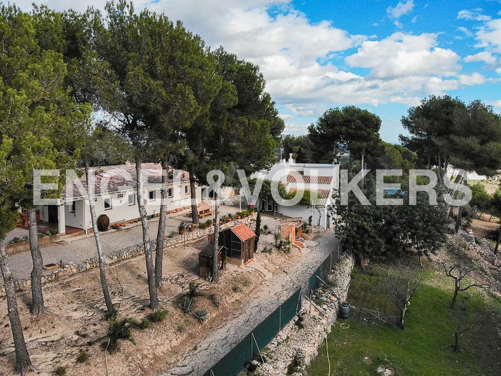 8 bedroom Villa for sale in Calig with pool garage - € 790,000 (Ref: 9099414)